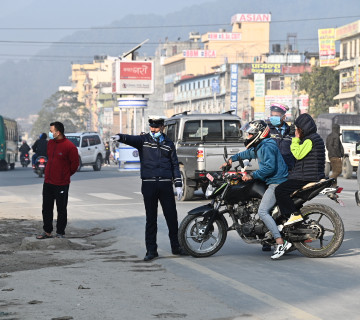 चाेकचाेकमा पुलिस : बाटाे छेक्दै, जाेर बिजाेर हेर्दै